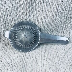 Foley Hand Juicer Unisex OS Silver Vintage Aluminum Manual Citrus Reamer Tool